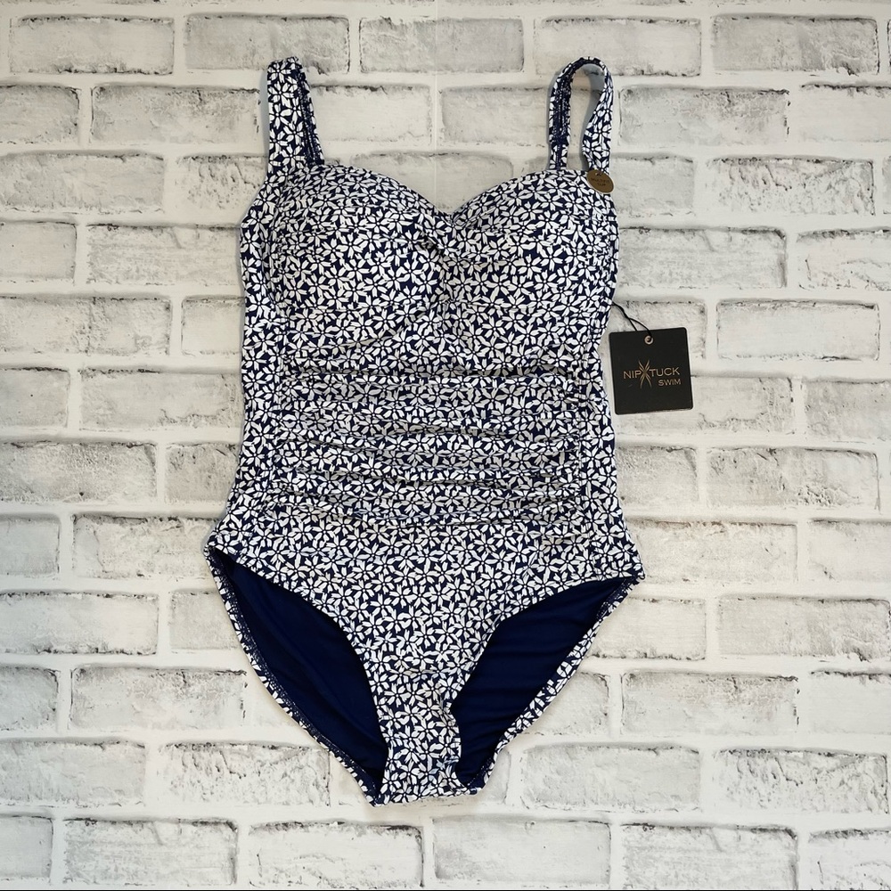 Nip Tuck One Piece Swimsuit NAVY Floral Size 6 NWT #I126